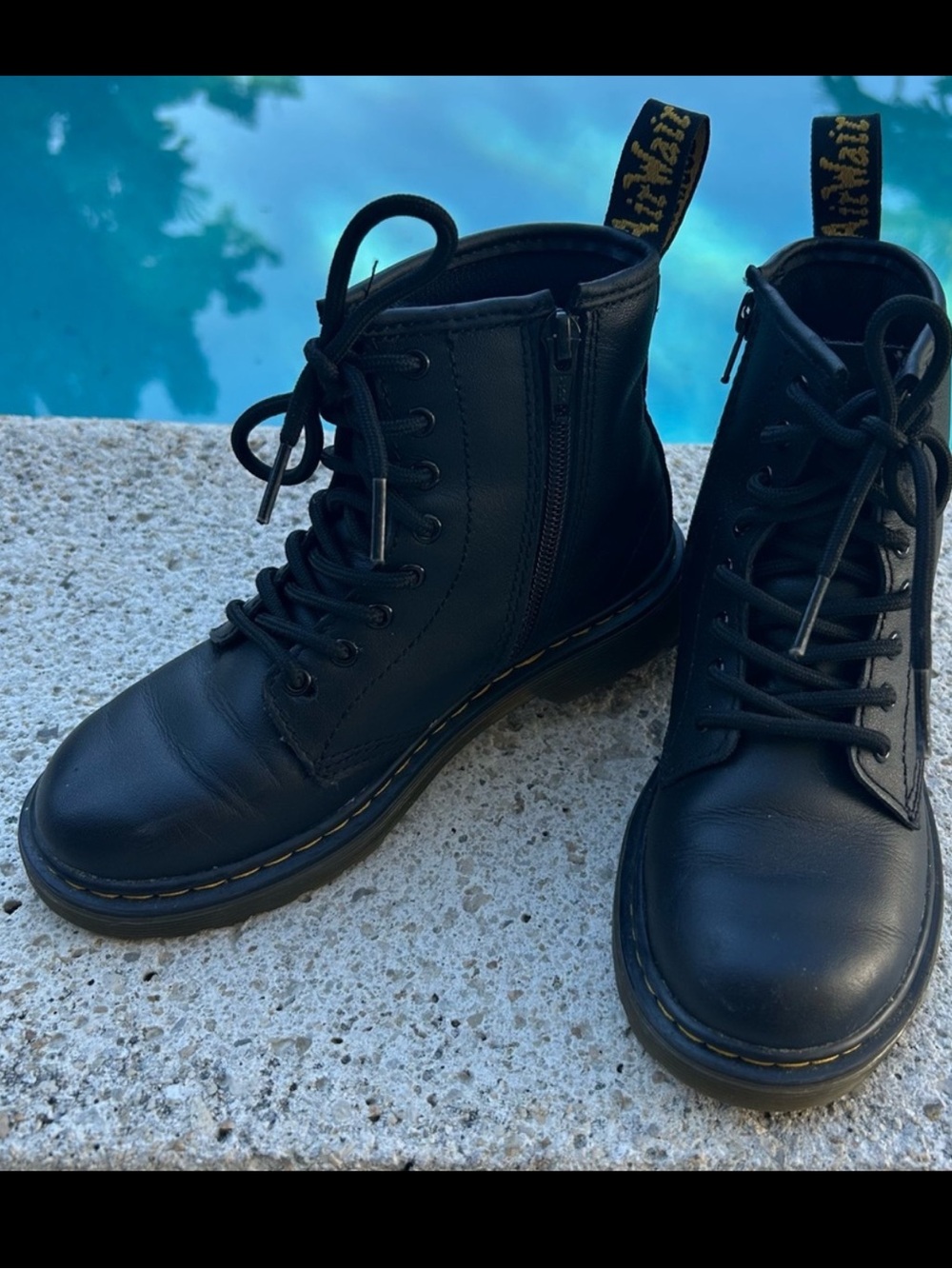 Dr Martens Docs lace up boots 1460 kids size 1 black leather combat style